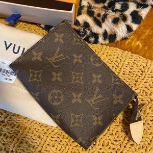 Louis Vuitton Toiletry 15 Monogram